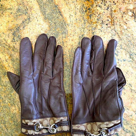 Buttery soft coach leather gloves - Picture 1 of 2